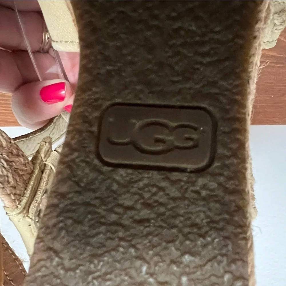 UGG step out